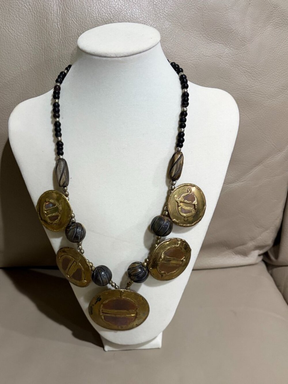 Vintage necklace (Preowned)